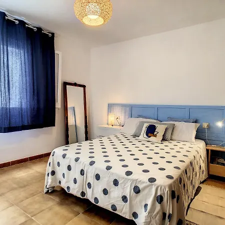 Metro Apartment *